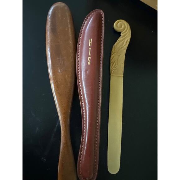 Esquire Footman Deluxe Vintage Shoe Shine Wooden Holder with Multiple Brushes - Picture 8 of 10